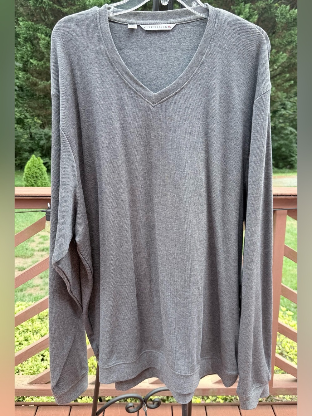 Gray V-Neck Long Sleeve Pullover